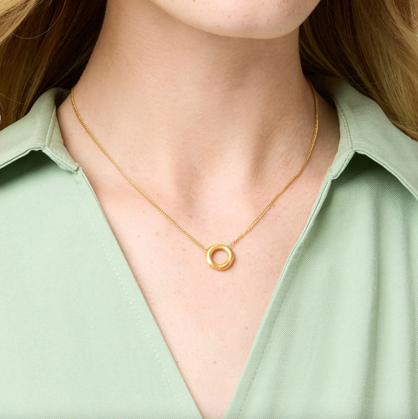 Wave Circle Delicate Necklace Gold